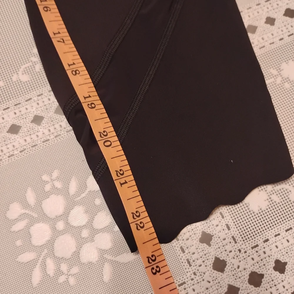 Lululemon Wunder Under Crop High-Rise *Roll Down Scallop Full-On Luxtreme, Sz 8 - Picture 15 of 16